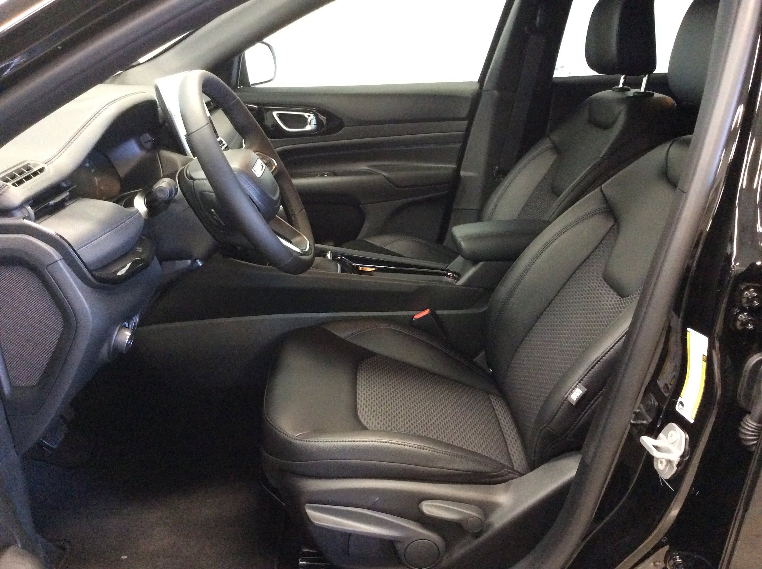 New 2026 Jeep Compass Latitude AWD/4WD image 13