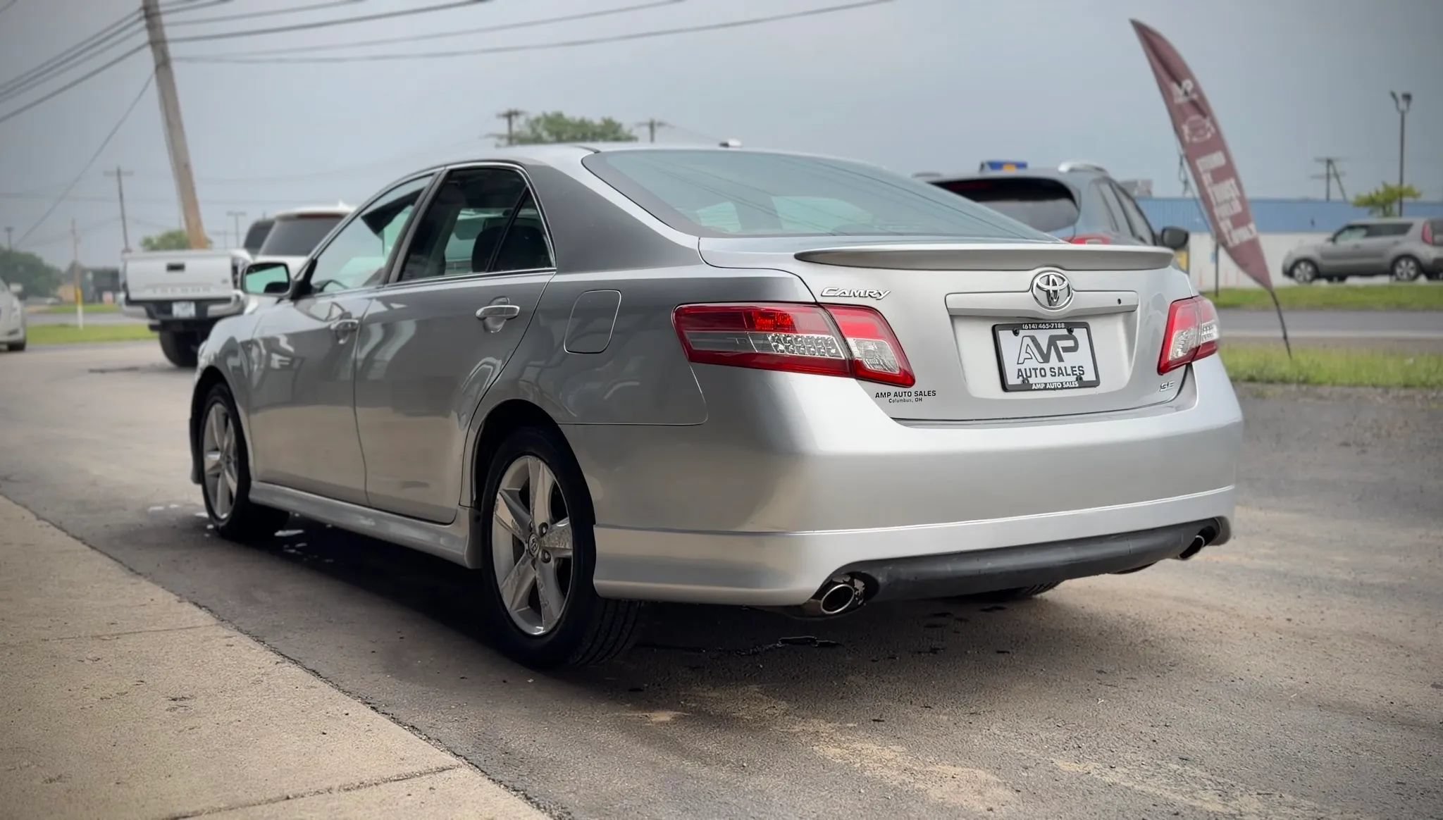 Used 2010 Toyota Camry SE FWD image 4