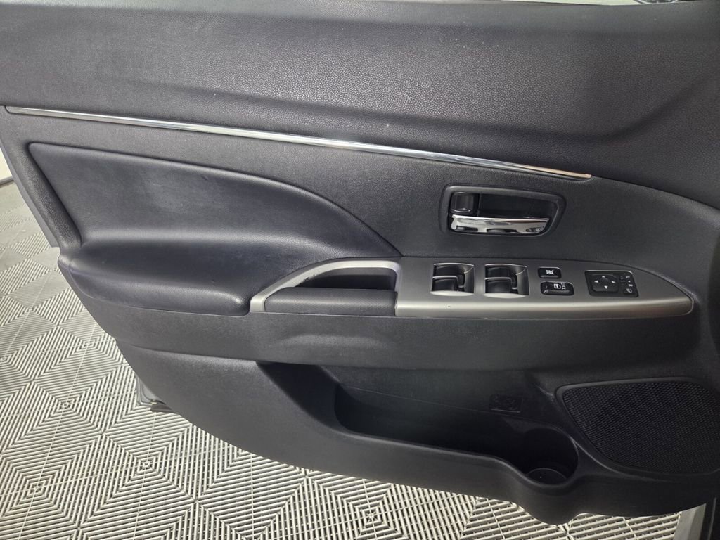 Used 2022 Mitsubishi Outlander Sport SE image 22