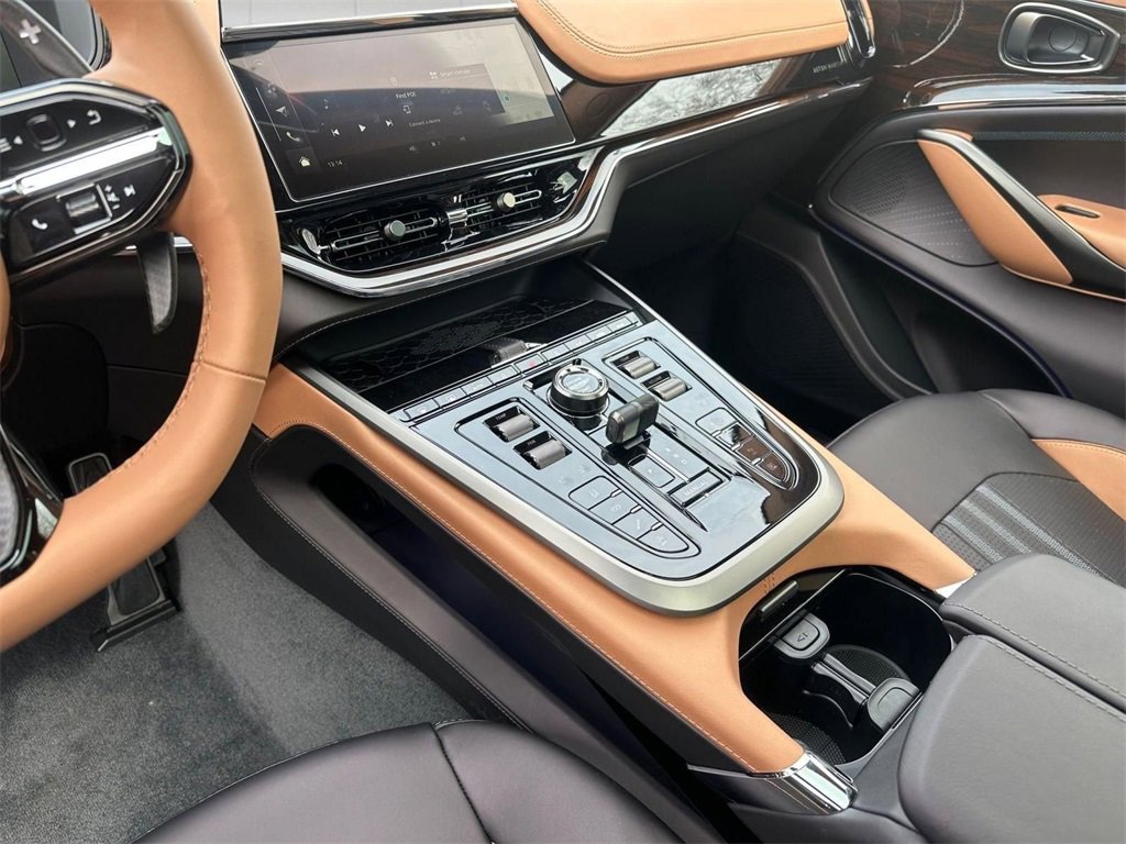 New 2026 Aston Martin DBX 707 image 21