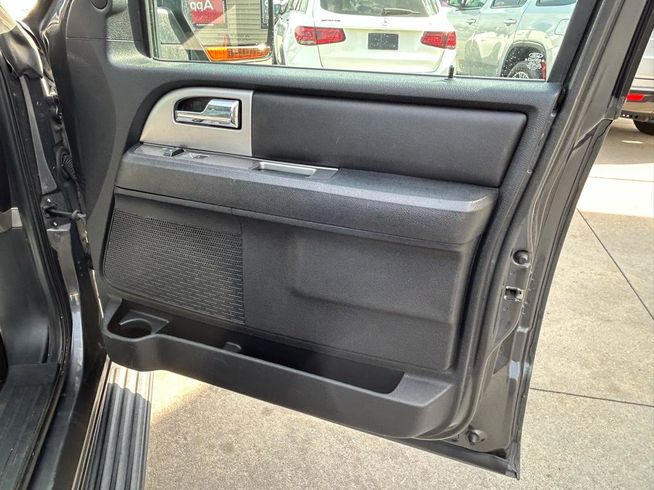 Used 2015 Ford Expedition EL XLT w/ Equipment Group 202A RWD image 17