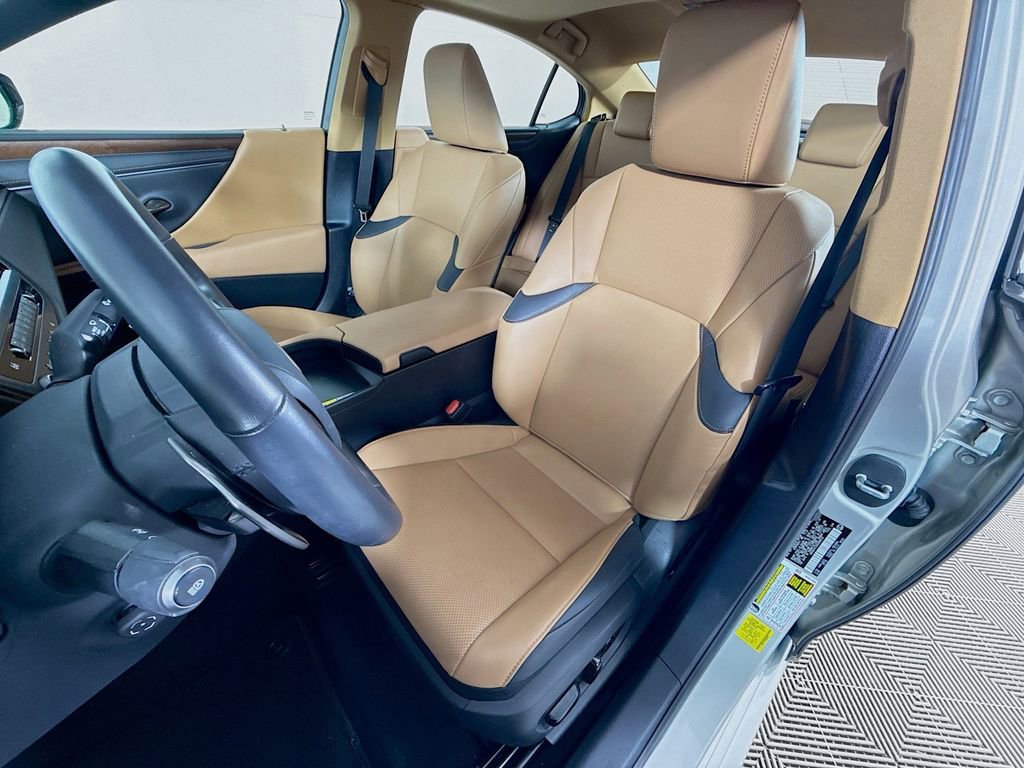 Certified 2025 Lexus ES 300h w/ Premium Package image 21