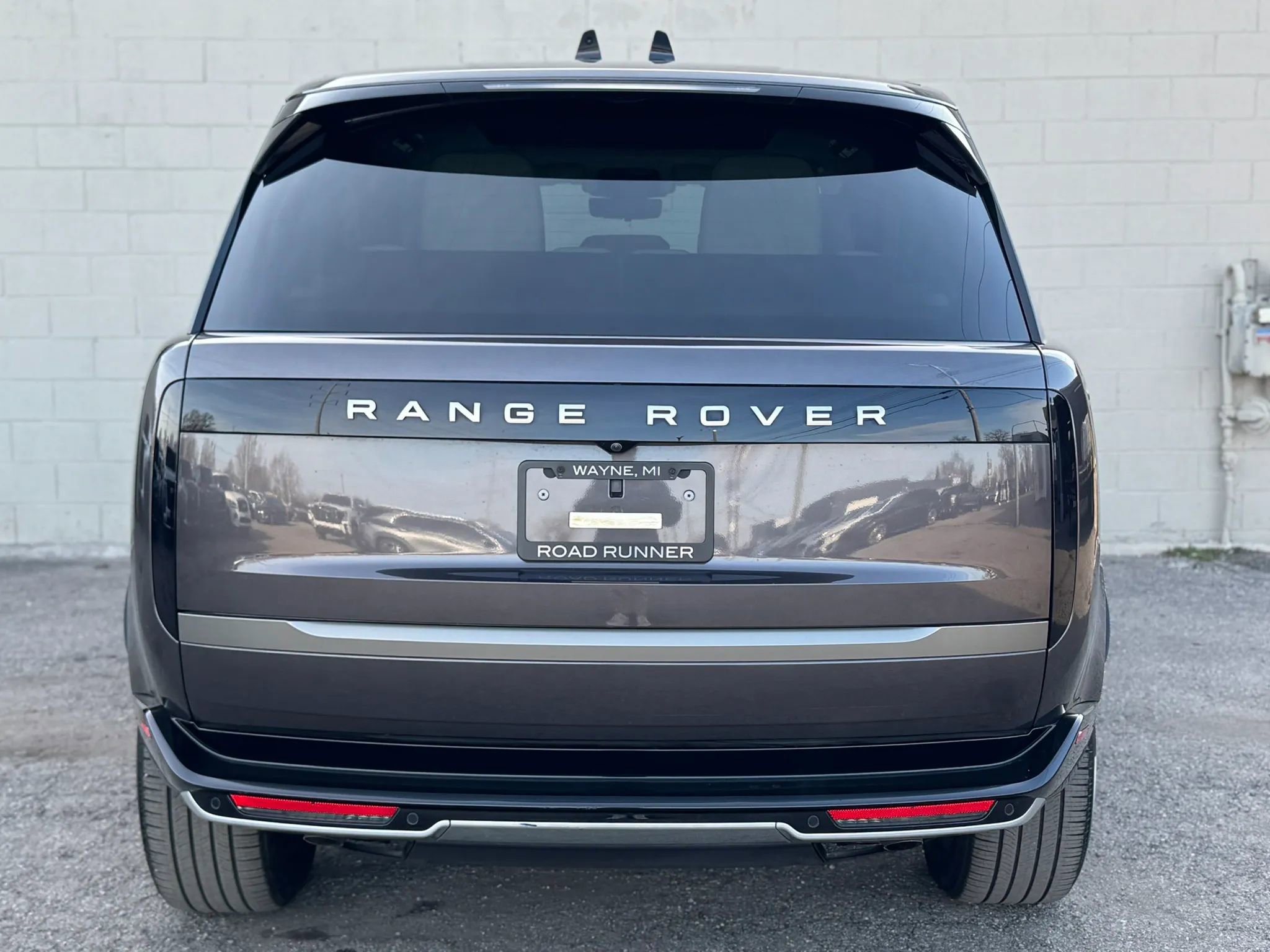 Used 2025 Land Rover Range Rover Long Wheelbase SE image 7