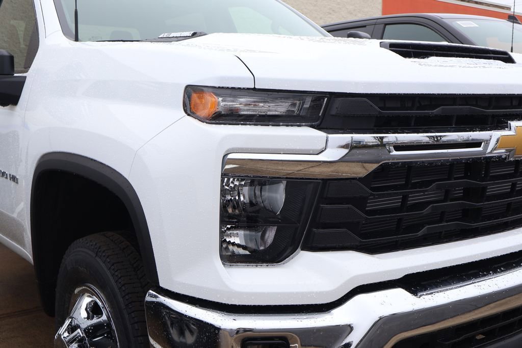New 2026 Chevrolet Silverado 3500 LT w/ Convenience Package AWD/4WD image 3