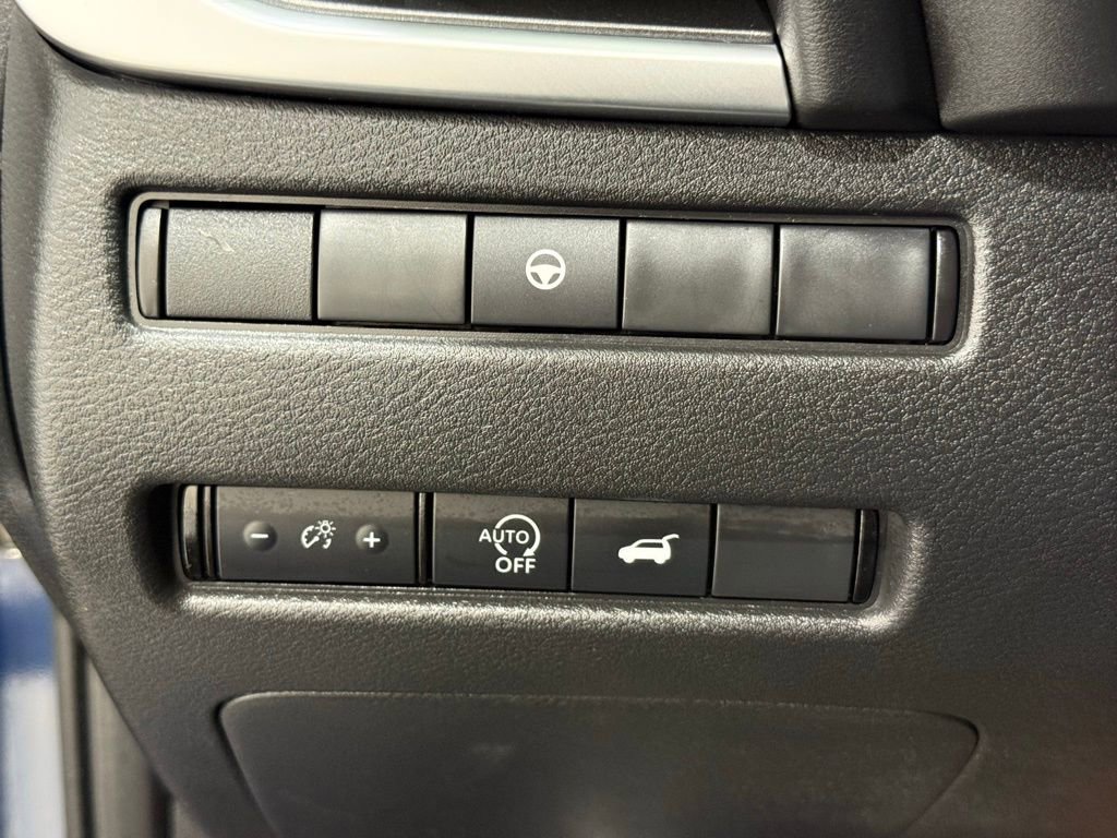 Used 2024 Nissan Rogue SV image 30