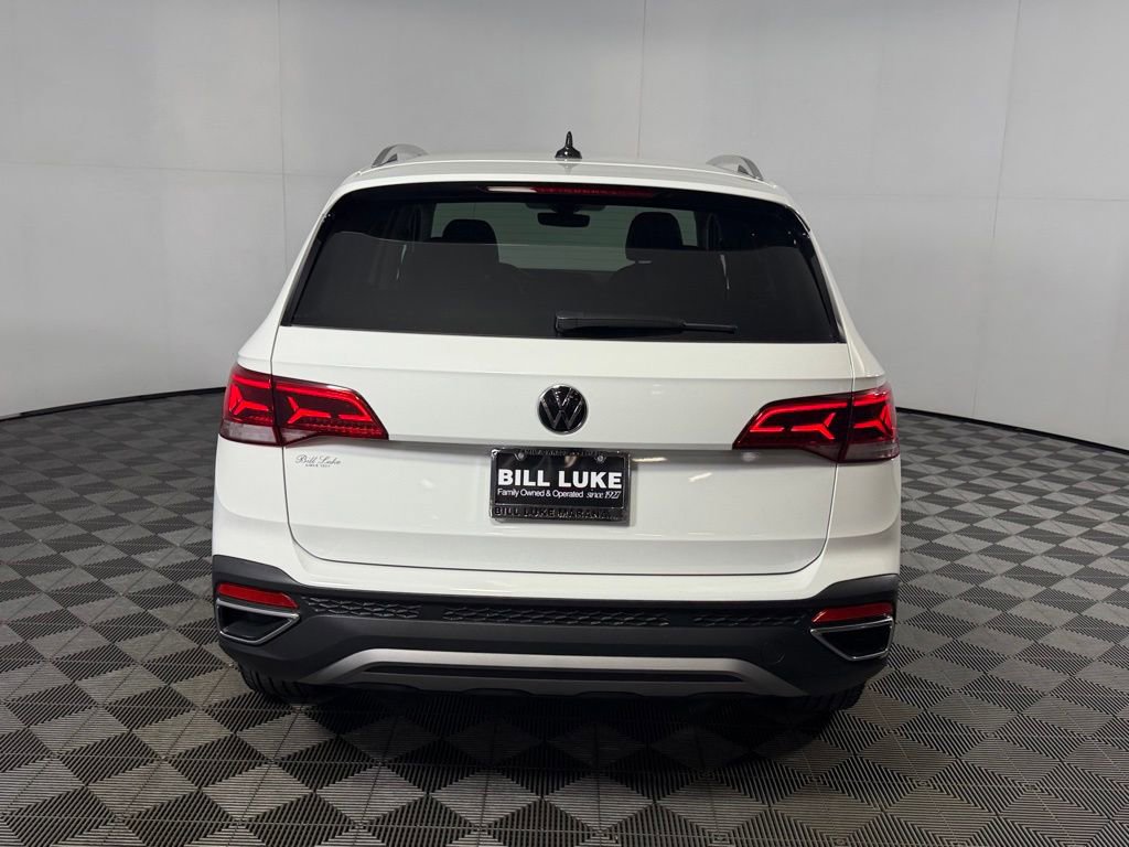 Used 2024 Volkswagen Taos SE FWD image 8
