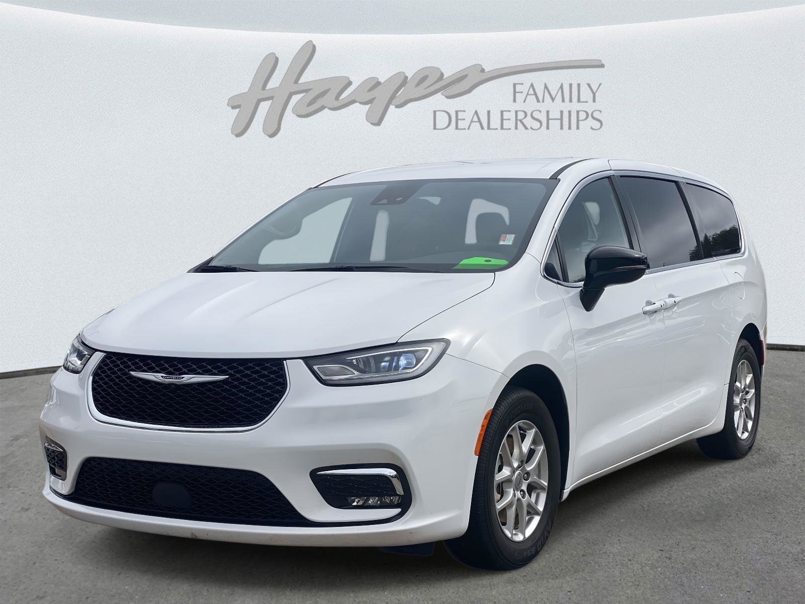 Certified 2025 Chrysler Pacifica Select FWD image 10