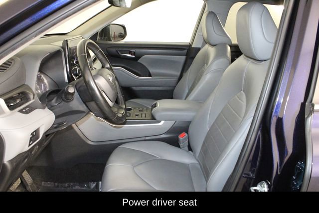 Used 2023 Toyota Highlander XLE image 11