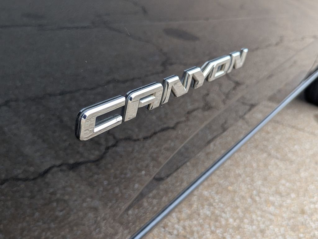 Used 2018 GMC Canyon SLE image 27