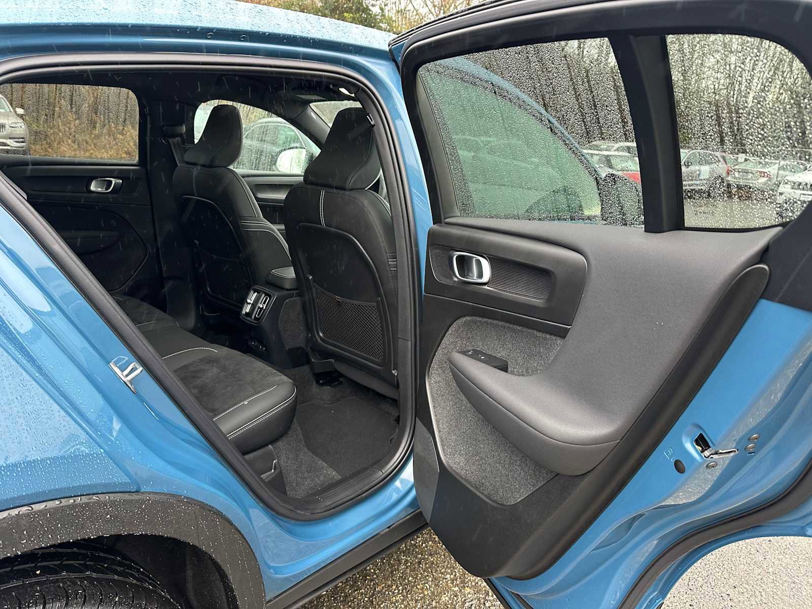 Used 2023 Volvo C40 P8 Recharge Plus w/ Climate Package image 13