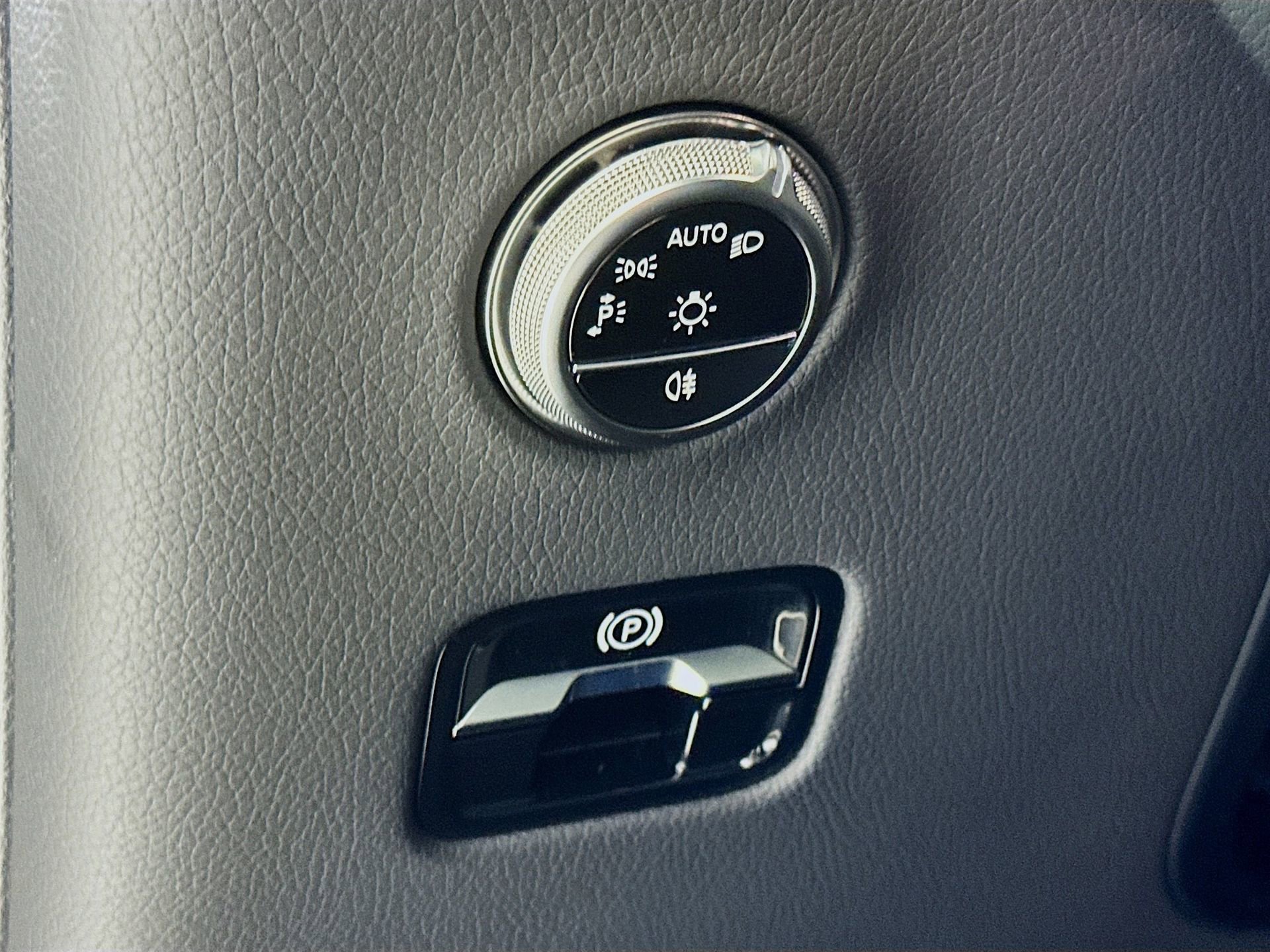 Certified 2025 Mercedes-Benz GLC 300 image 11