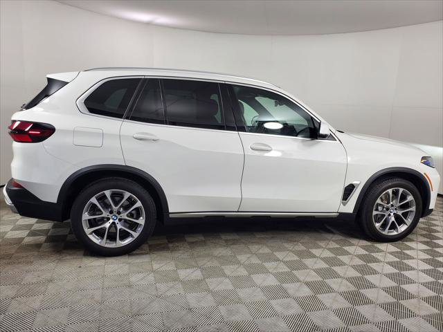 Used 2025 BMW X5 xDrive40i w/ Parking Assistance Package AWD/4WD image 12