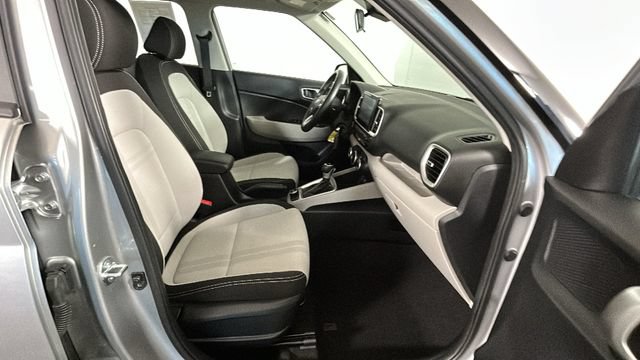 Used 2023 Hyundai Venue SEL FWD image 29