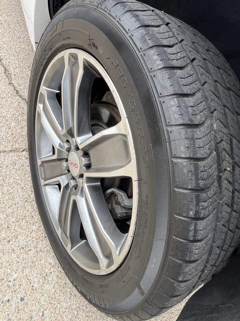 Used 2018 GMC Acadia Denali w/ LPO, Cargo Package image 22