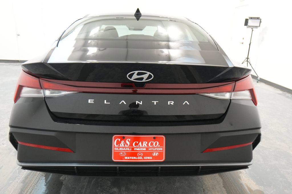New 2026 Hyundai Elantra SE image 8