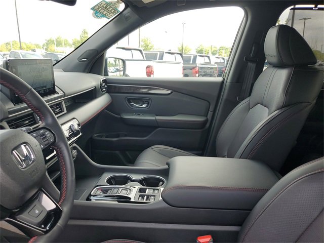 Certified 2025 Honda Pilot Black Edition image 14