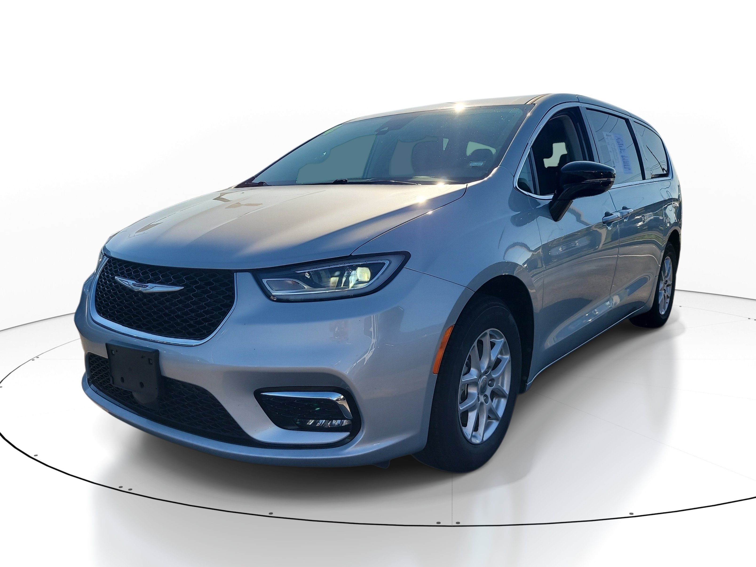 Used 2024 Chrysler Pacifica Touring-L FWD image 3