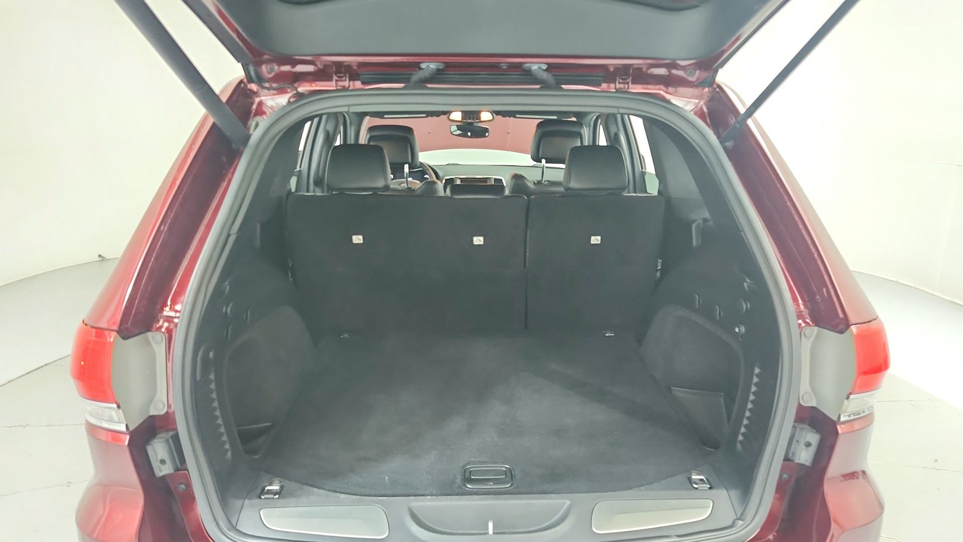 Used 2018 Jeep Grand Cherokee Limited AWD/4WD image 26