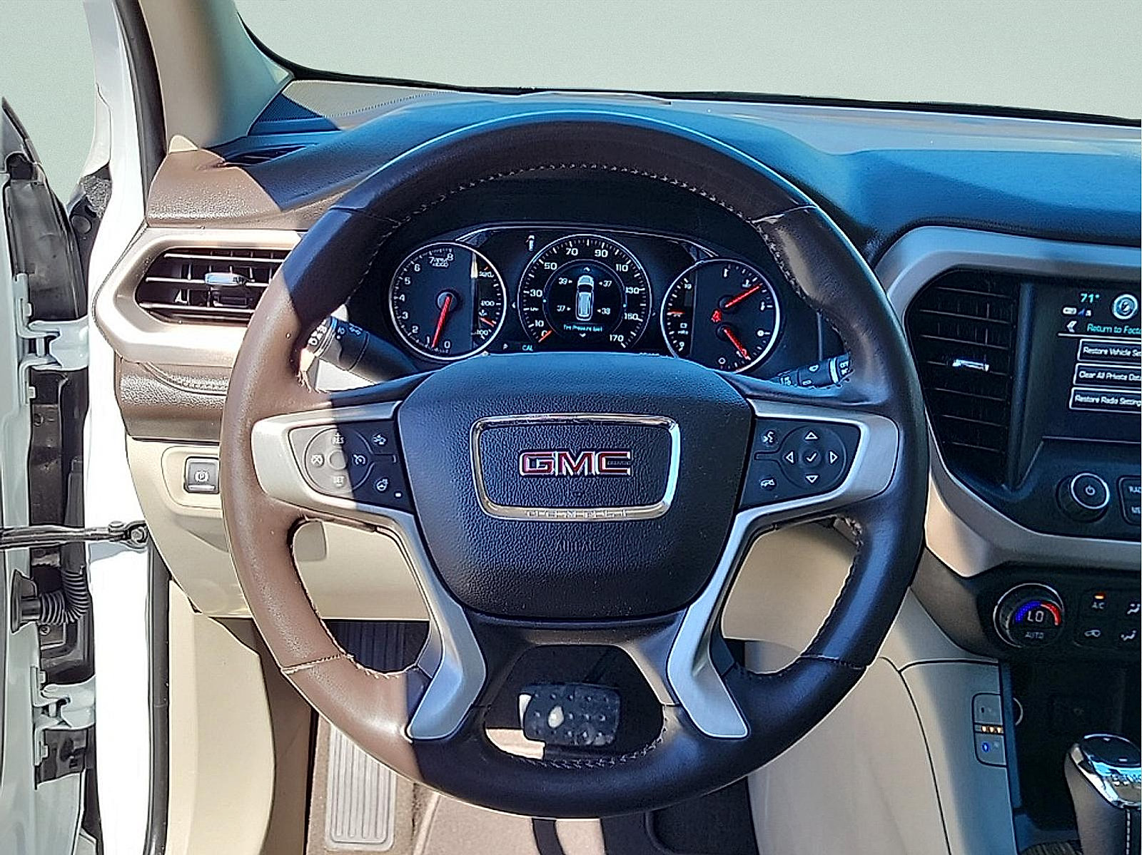 Used 2019 GMC Acadia Denali w/ Technology Package AWD/4WD image 18