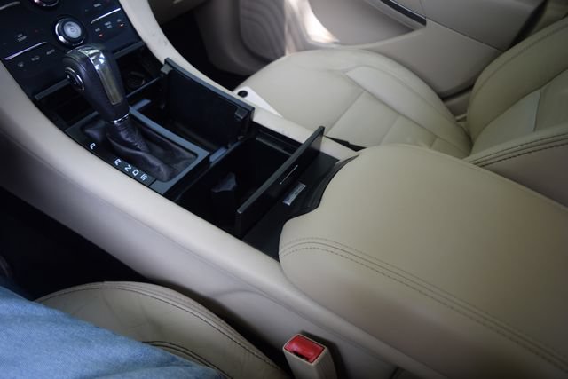 Used 2013 Ford Taurus SEL FWD image 12
