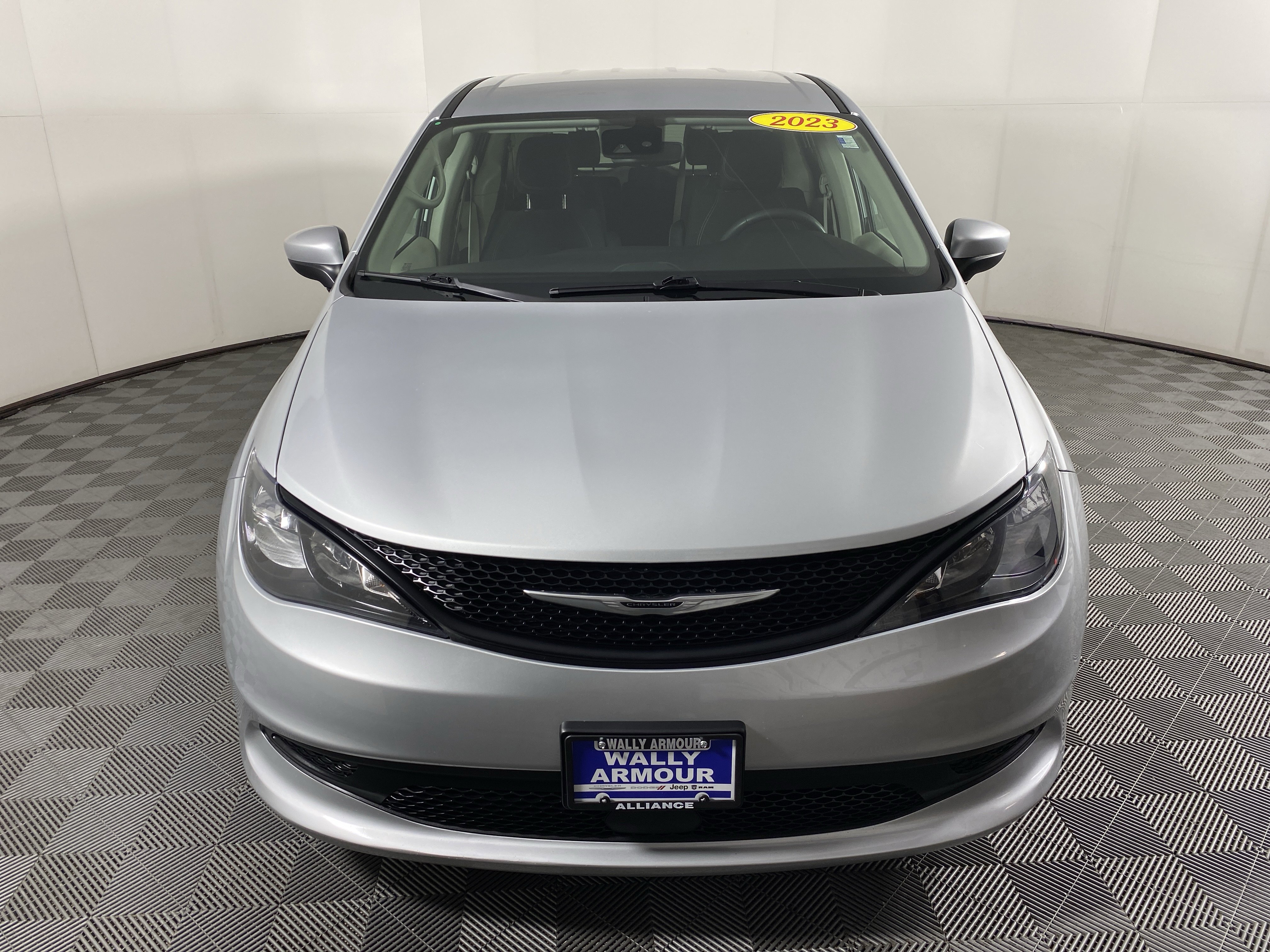 Used 2023 Chrysler Voyager LX image 11
