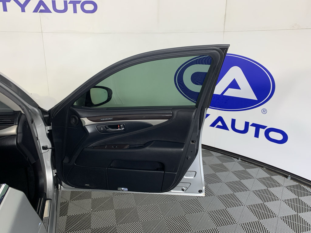 Used 2014 Lexus LS 460 w/ Comfort Package RWD image 38