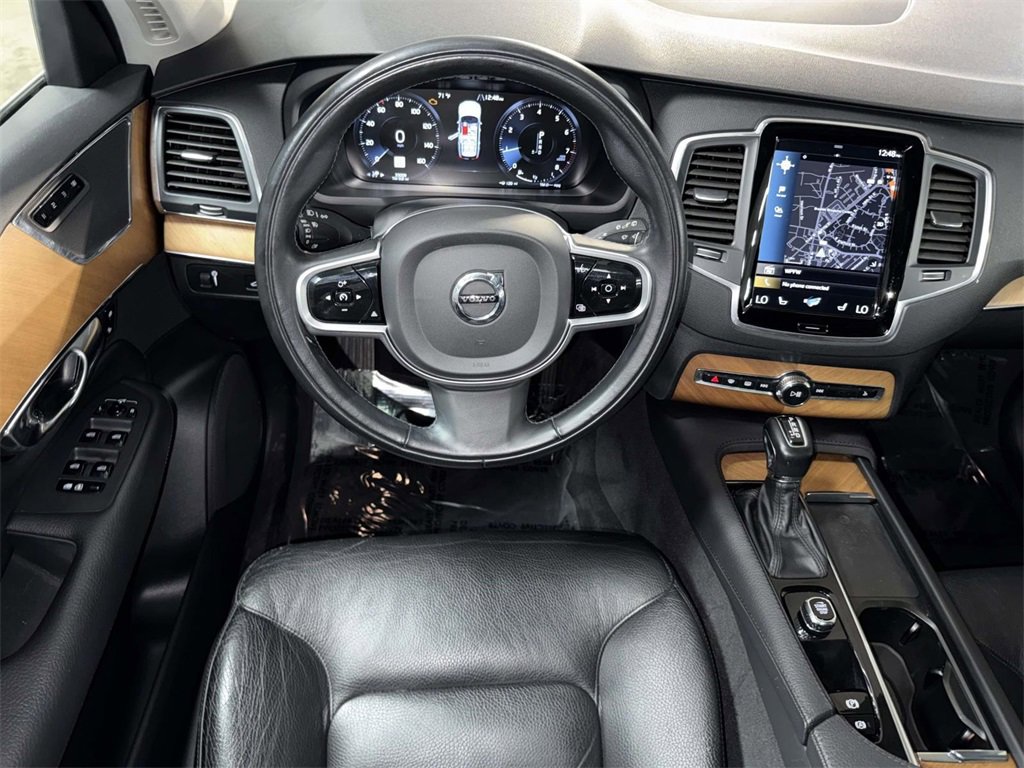 Used 2022 Volvo XC90 T6 Momentum w/ Climate Package image 4