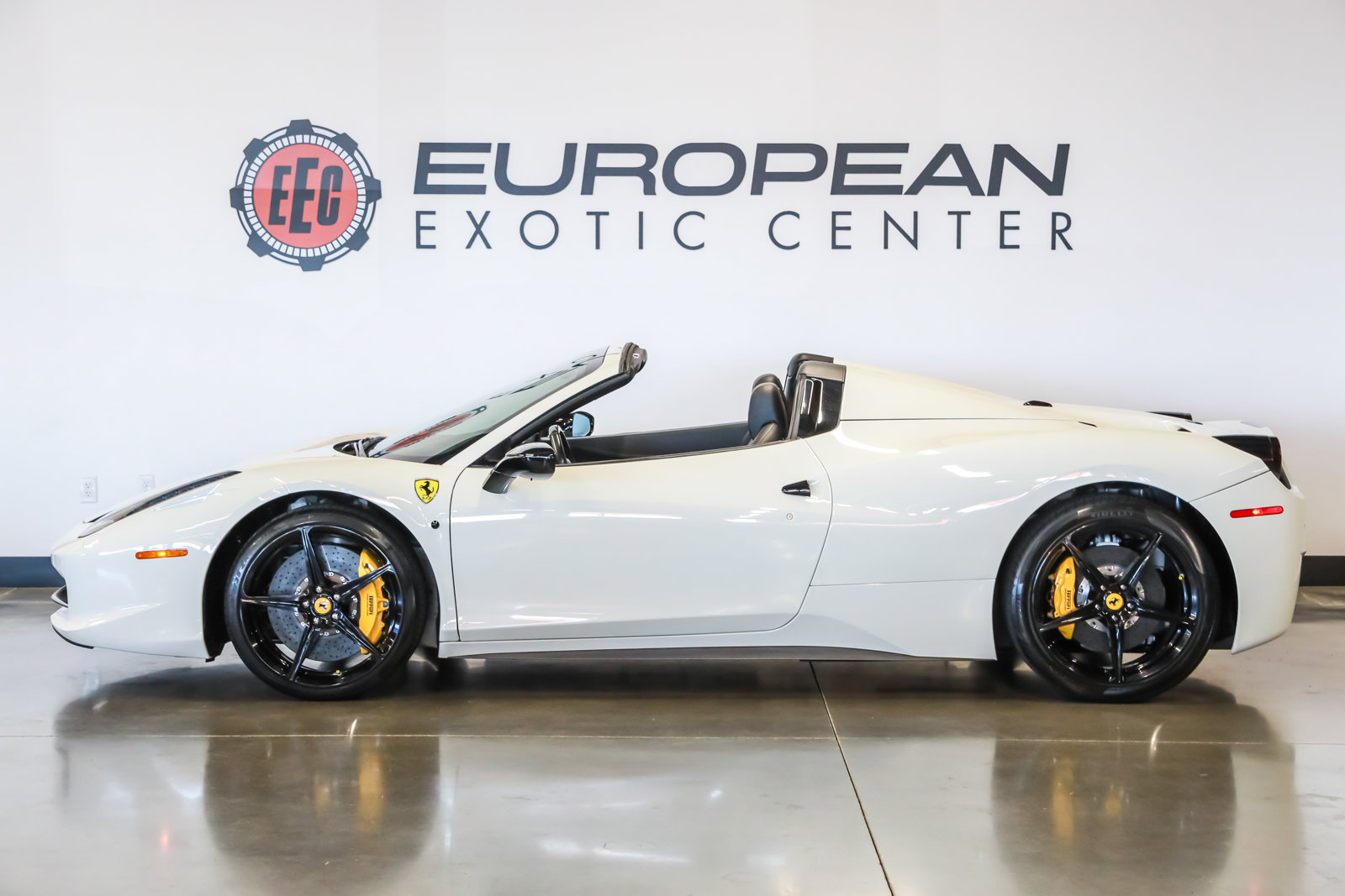 Used 2013 Ferrari 458 Spider RWD image 8