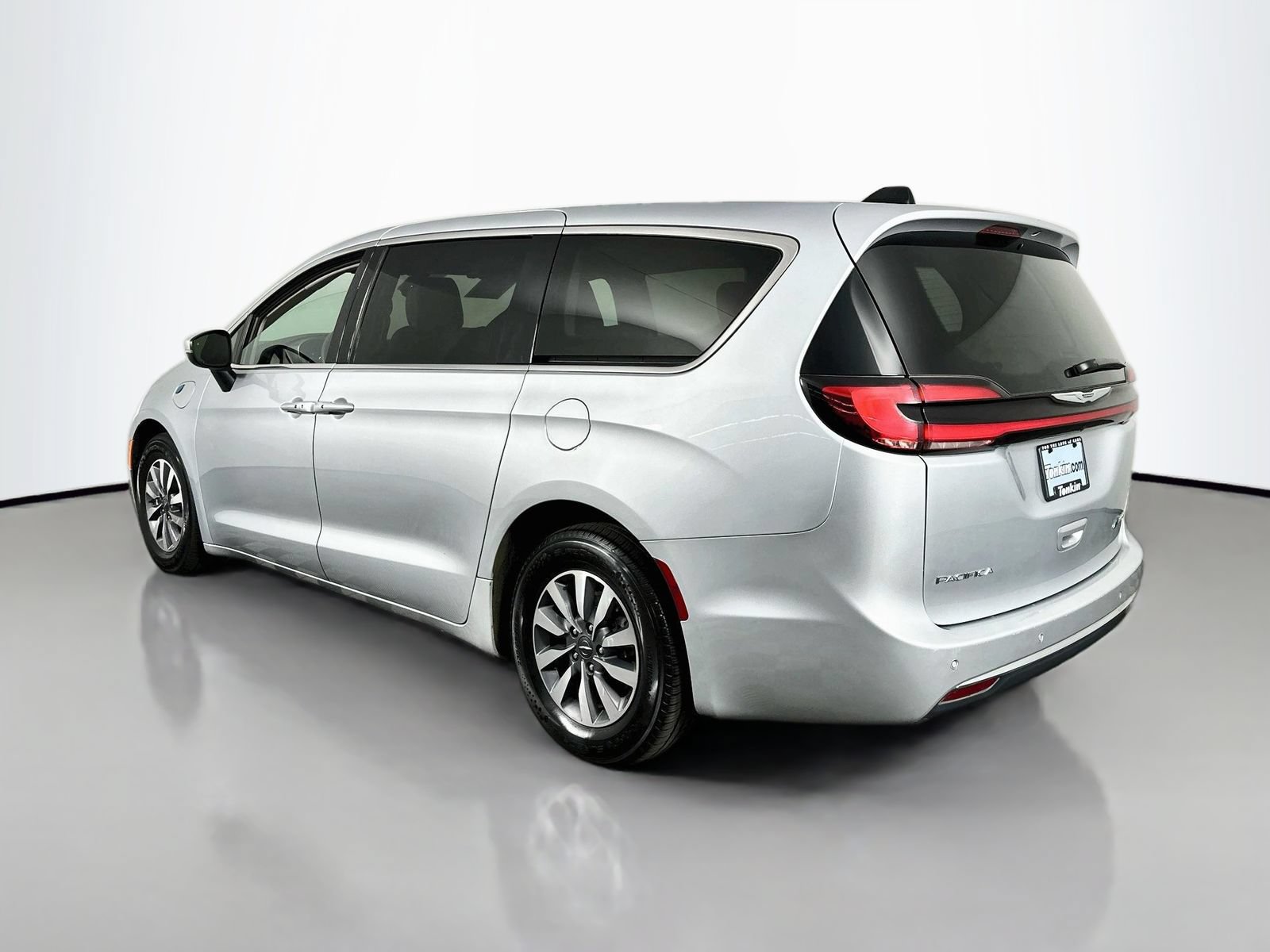 Used 2023 Chrysler Pacifica Touring-L FWD image 6