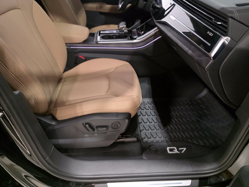 Certified 2025 Audi Q7 3.0T Premium Plus w/ Premium Plus Package AWD/4WD image 17