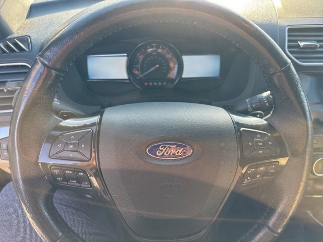 Used 2017 Ford Explorer XLT w/ Equipment Group 202A image 12