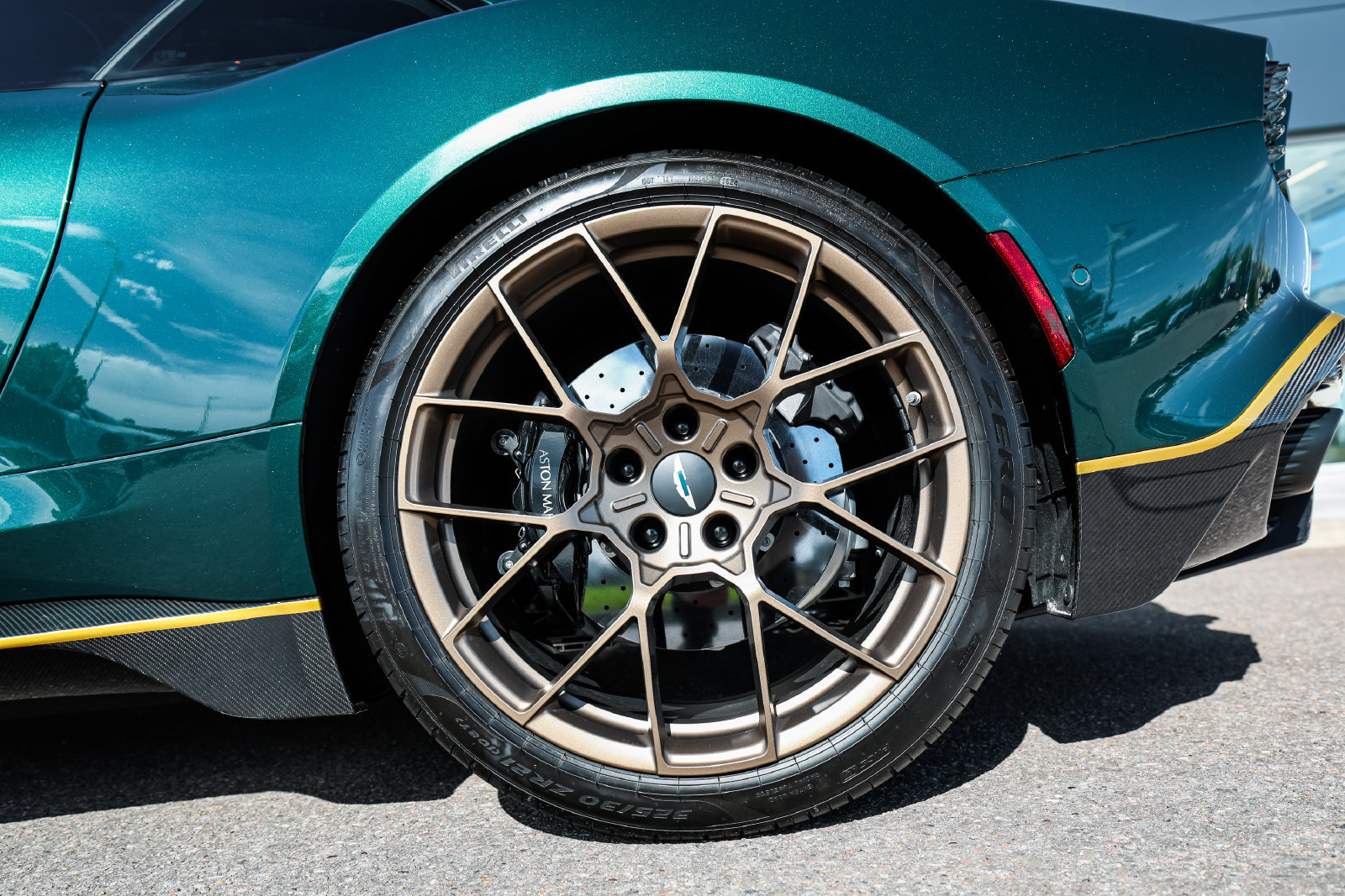 Used 2025 Aston Martin Vanquish RWD image 7