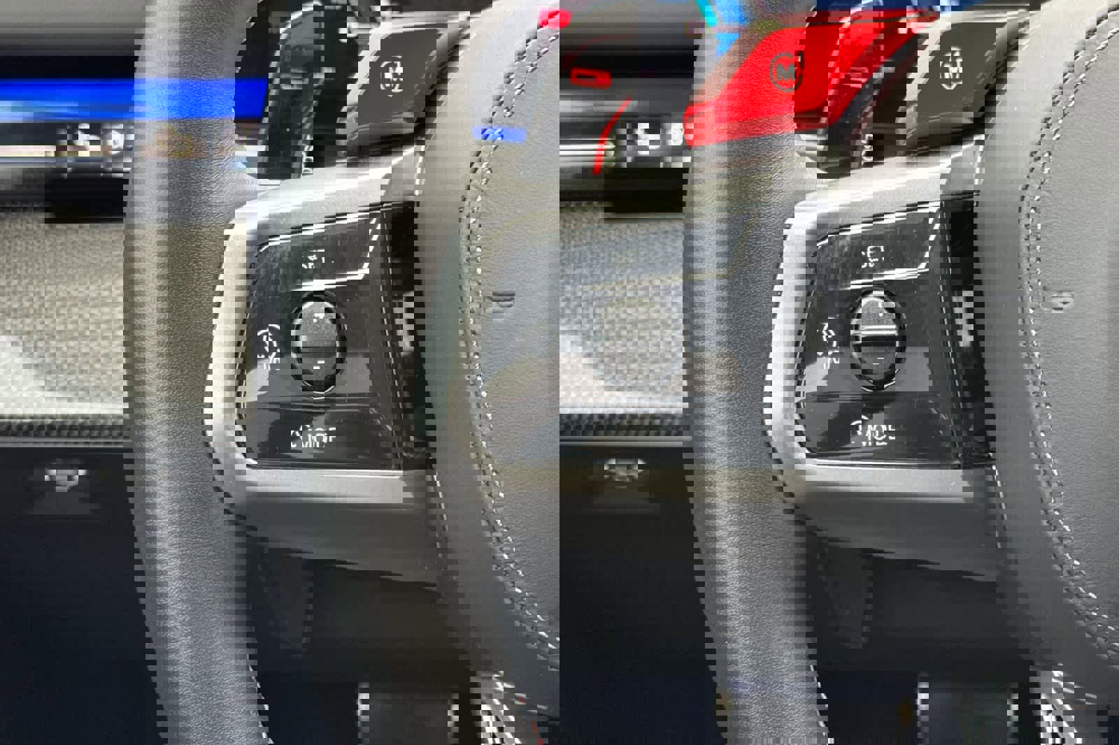 Used 2025 BMW M5 w/ Executive Package image 27