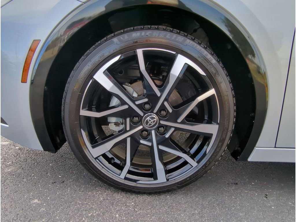 Used 2025 Toyota Prius Plug-In Hybrid image 10