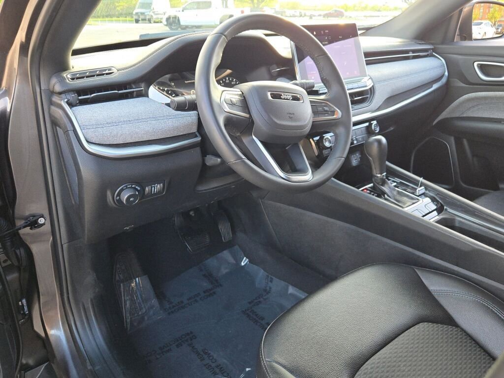 Used 2024 Jeep Compass Latitude AWD/4WD image 24