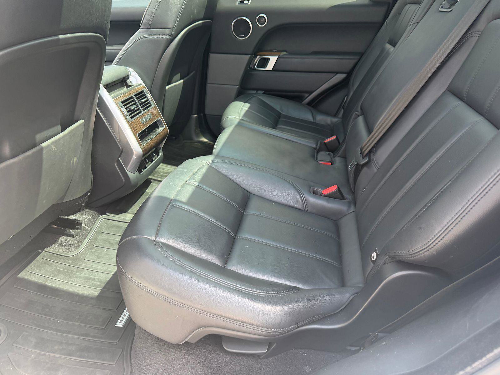 Used 2021 Land Rover Range Rover Sport SE image 4