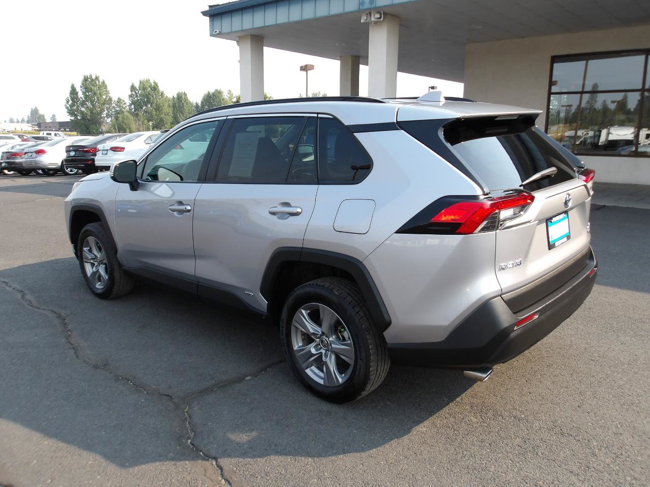 Used 2022 Toyota RAV4 XLE w/ Convenience Package AWD/4WD image 3