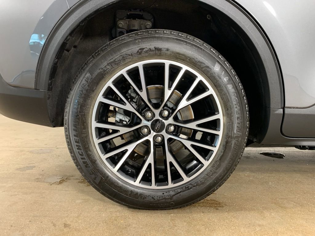 Used 2023 Ford Escape SE image 37