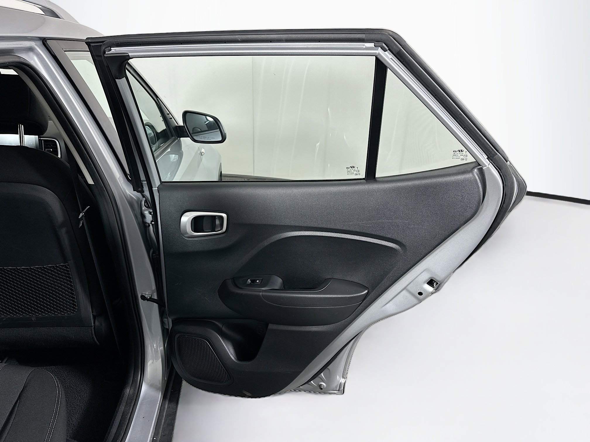 Used 2022 Hyundai Venue SEL FWD image 31
