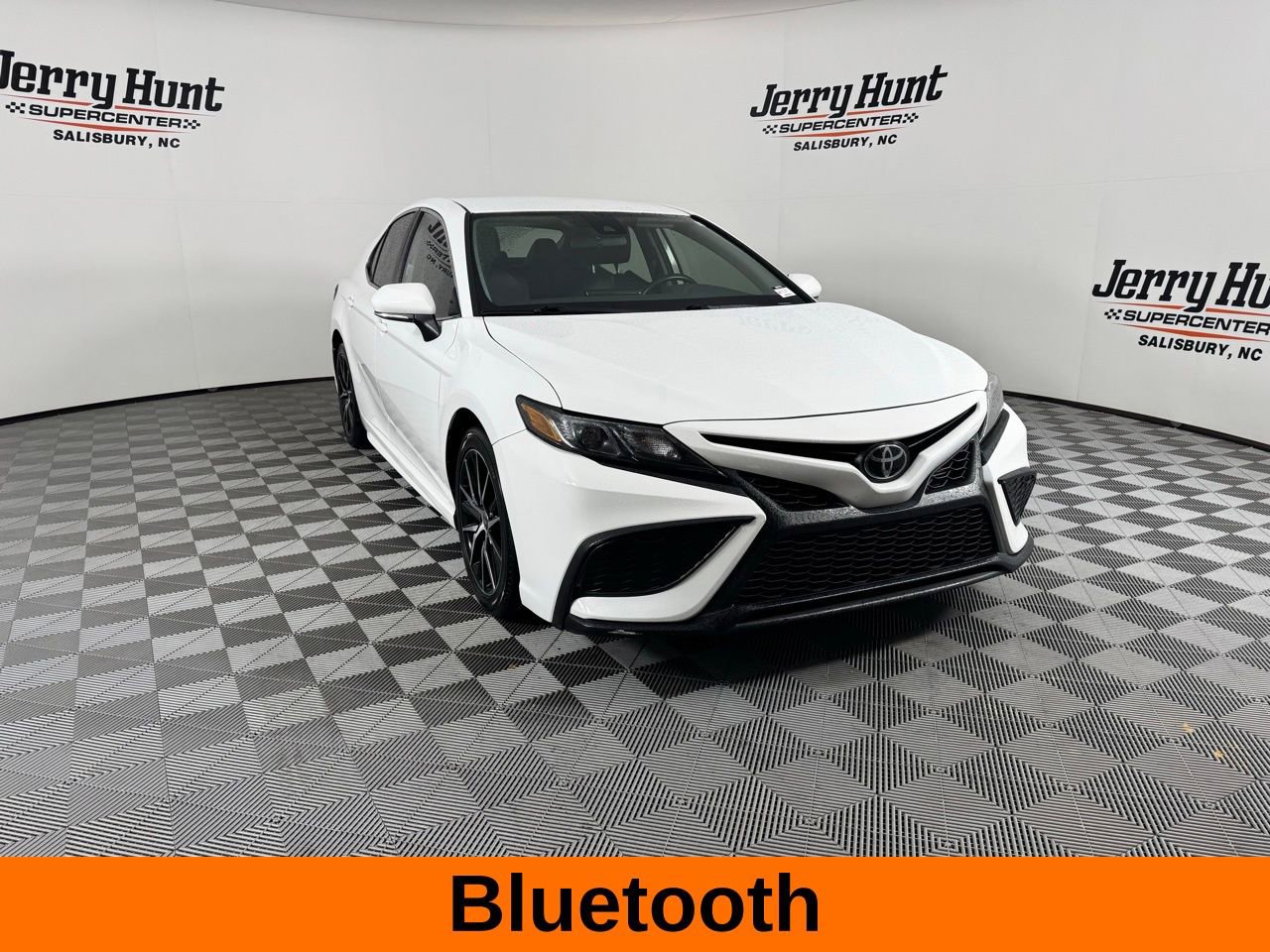 Used 2023 Toyota Camry SE image 6