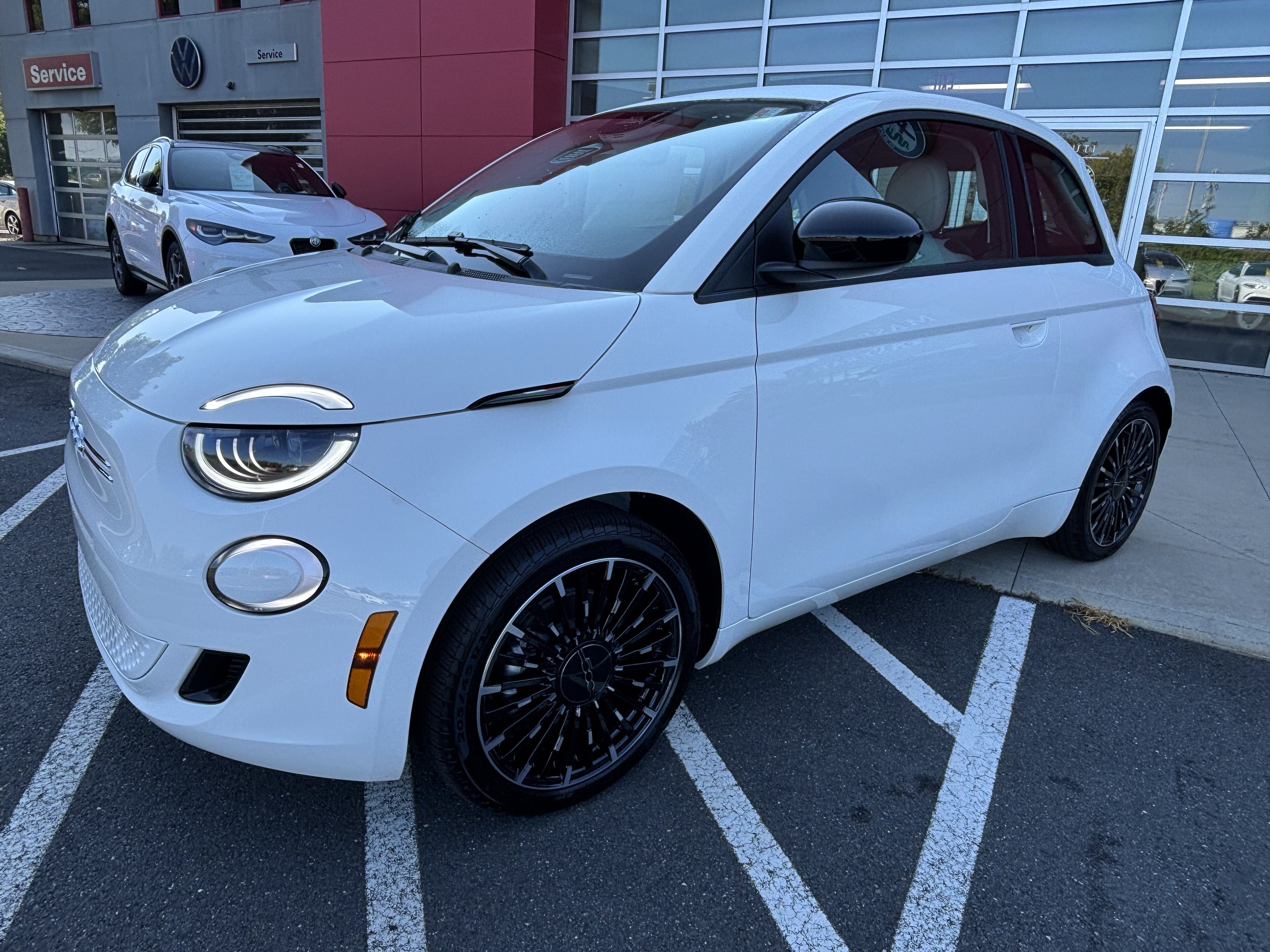 New 2026 FIAT 500 e w/ Comfort Group FWD image 3
