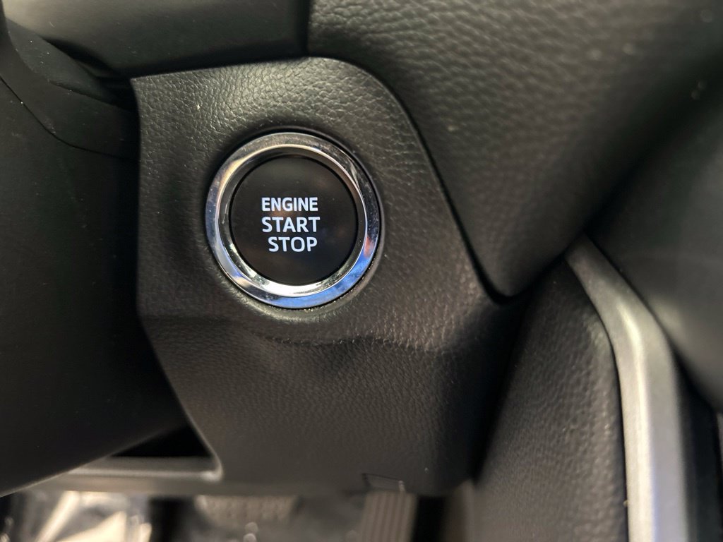 Used 2025 Toyota RAV4 XLE FWD image 44