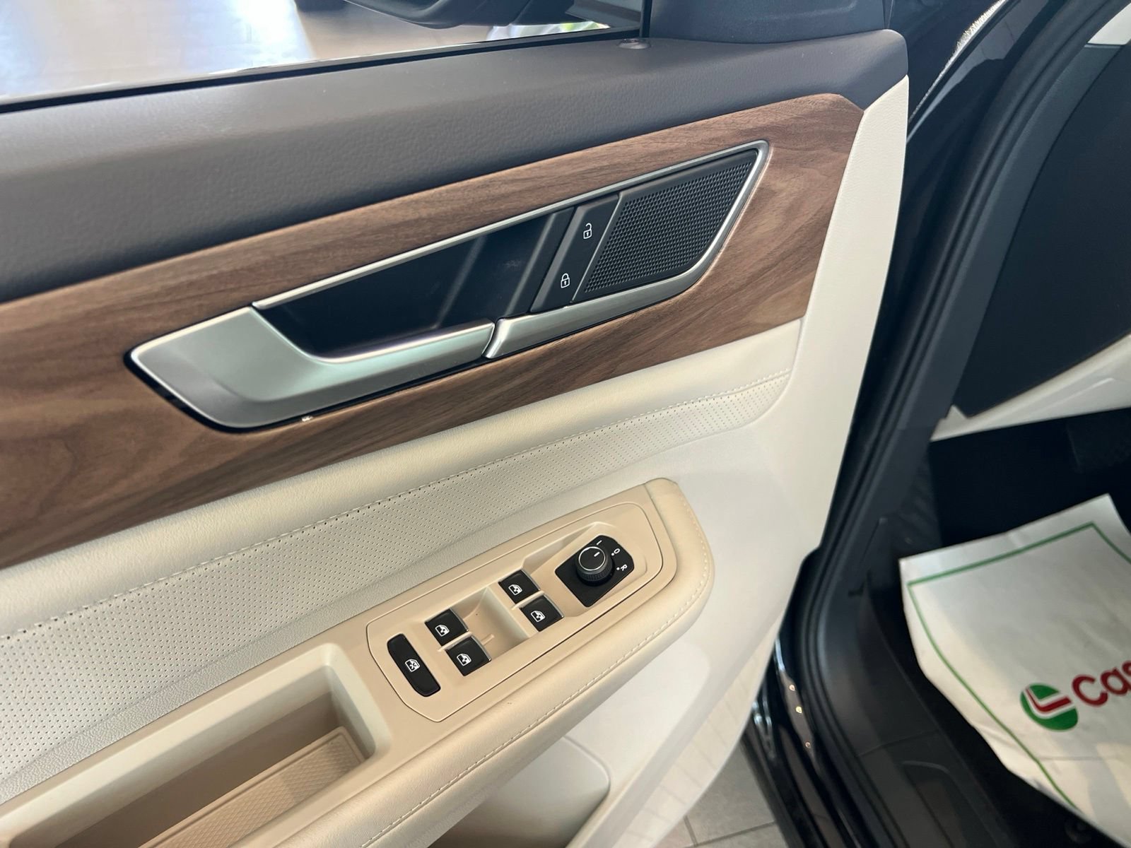 Certified 2026 Volkswagen Atlas SE FWD image 28
