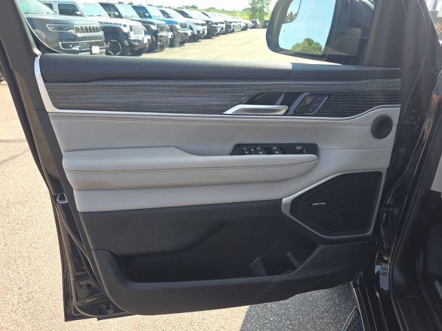 Used 2024 Jeep Wagoneer L Series II w/ Convenience Group I AWD/4WD image 38
