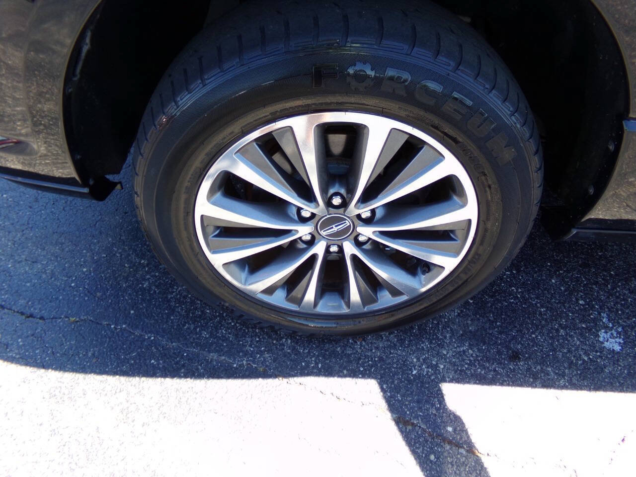 Used 2016 Lincoln Navigator L Select RWD image 41