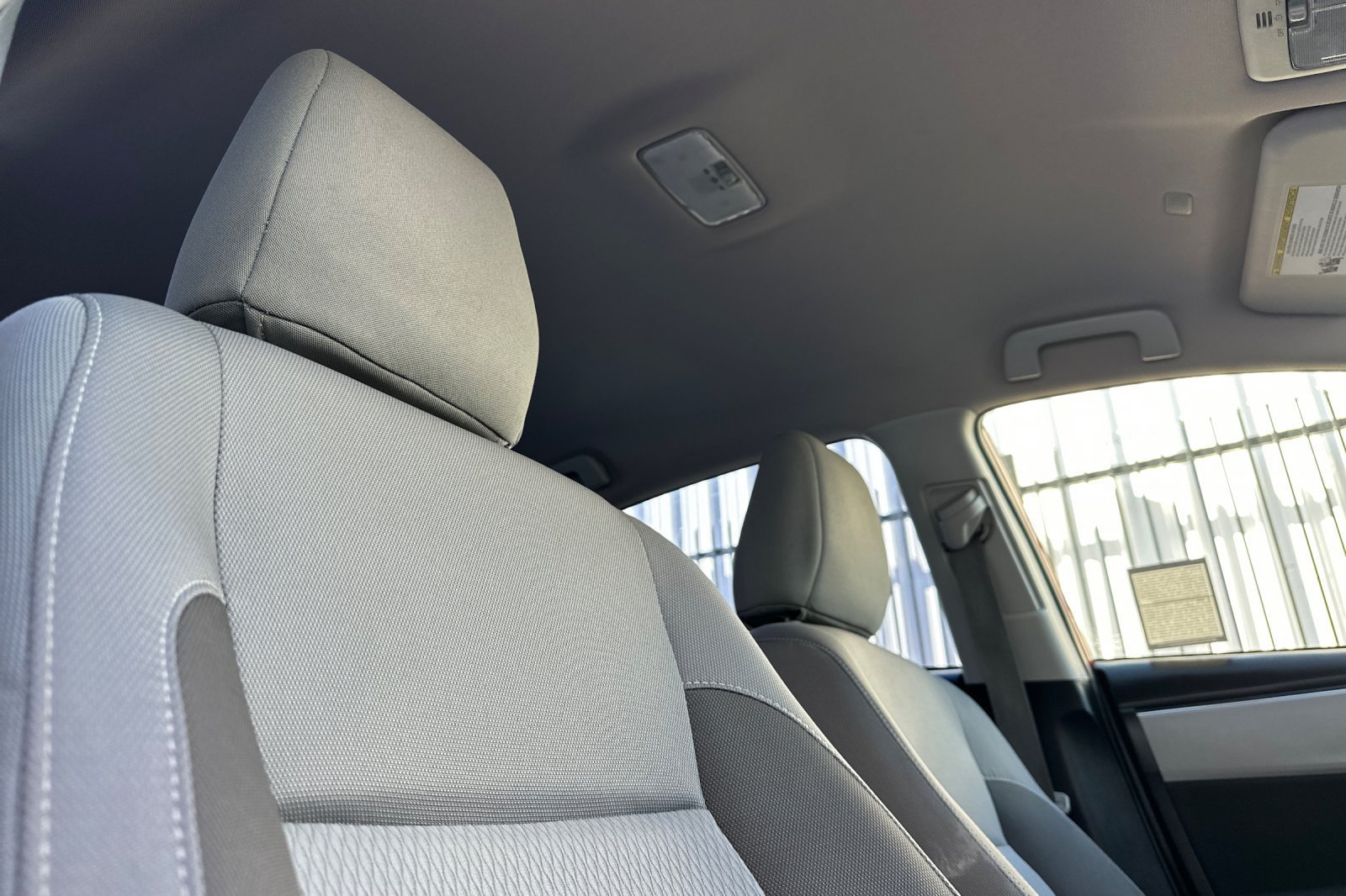 Used 2019 Toyota Corolla LE w/ Carpet Mat Package (TMS) FWD image 17