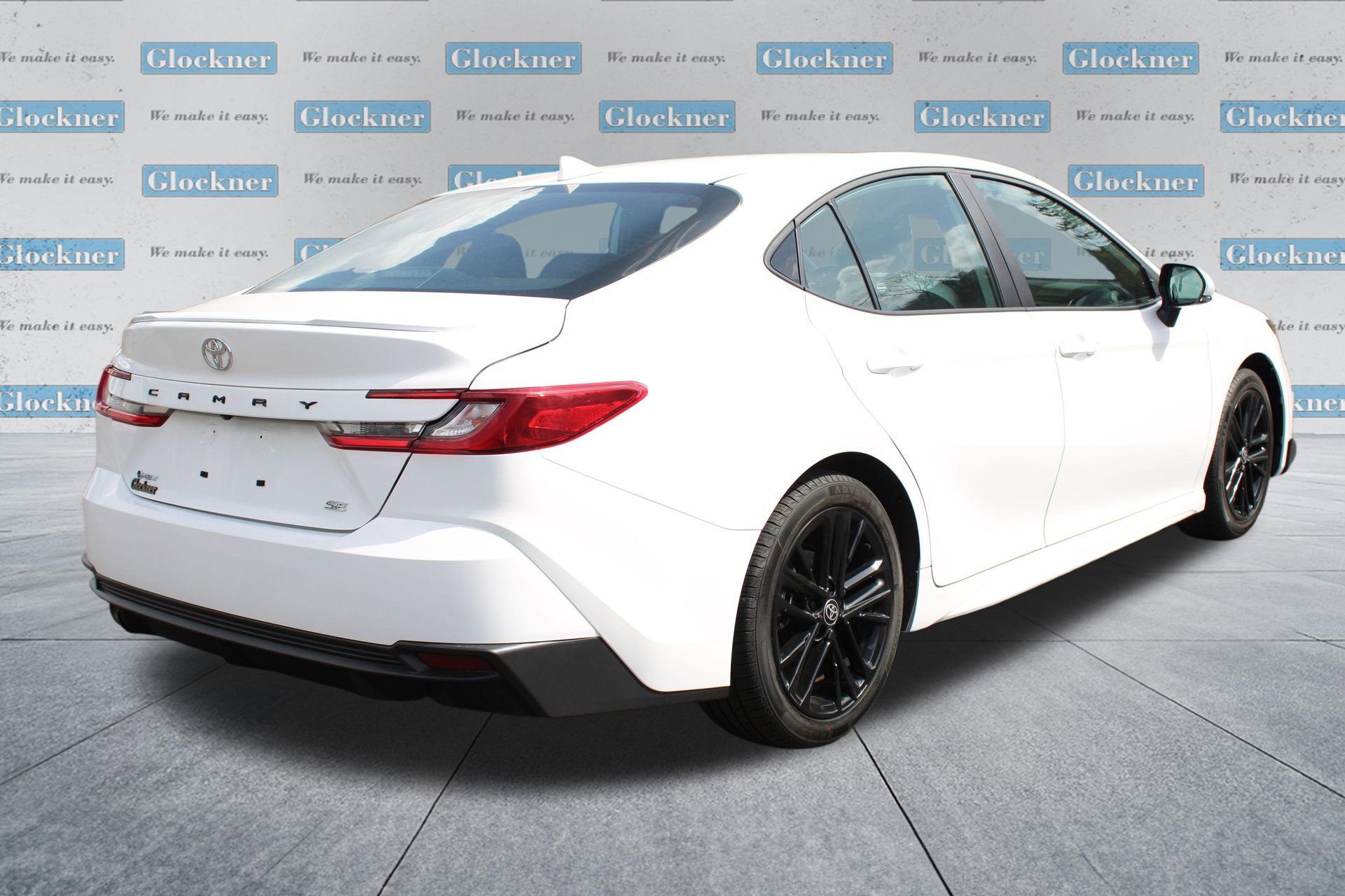 Used 2025 Toyota Camry SE image 6