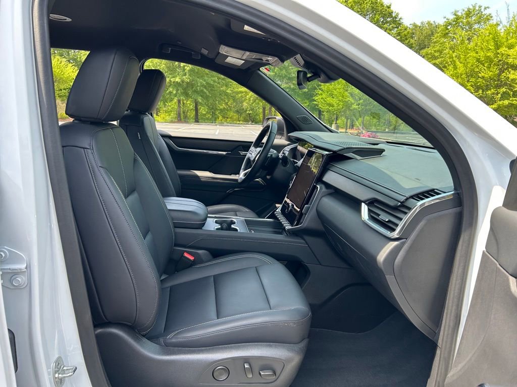 Used 2024 GMC Acadia Elevation image 48