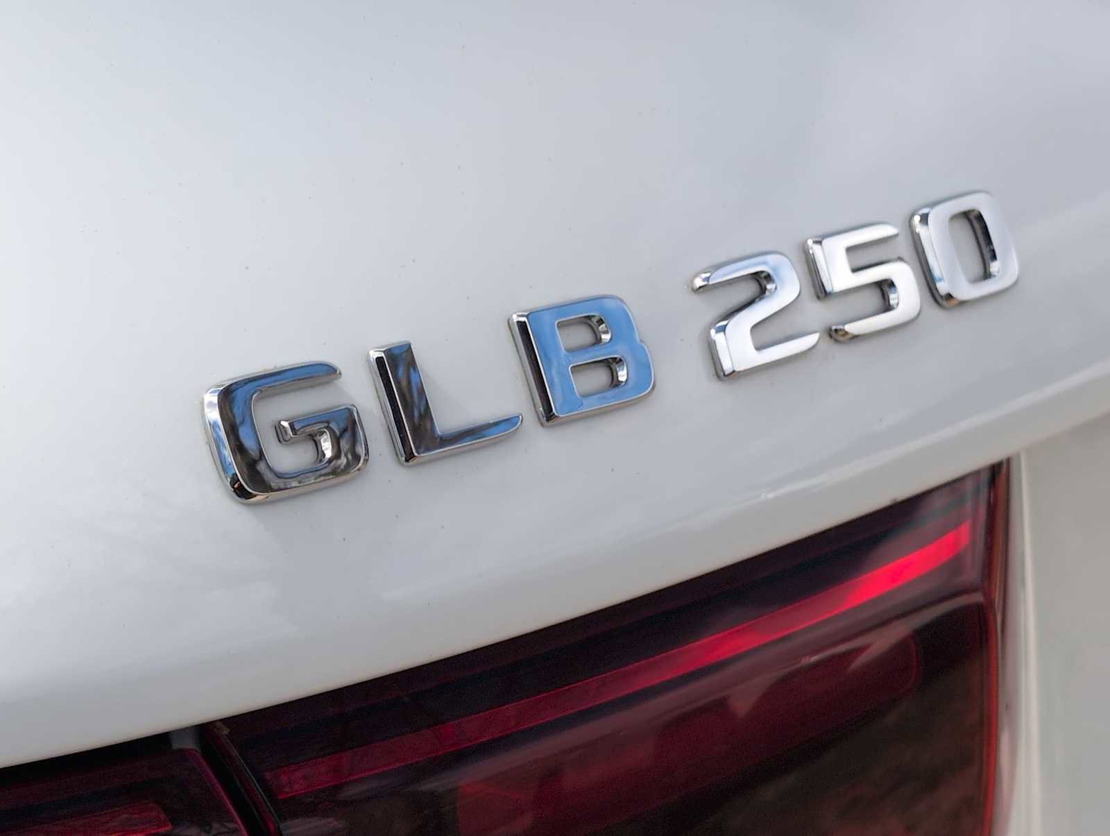Used 2024 Mercedes-Benz GLB 250 4MATIC image 13