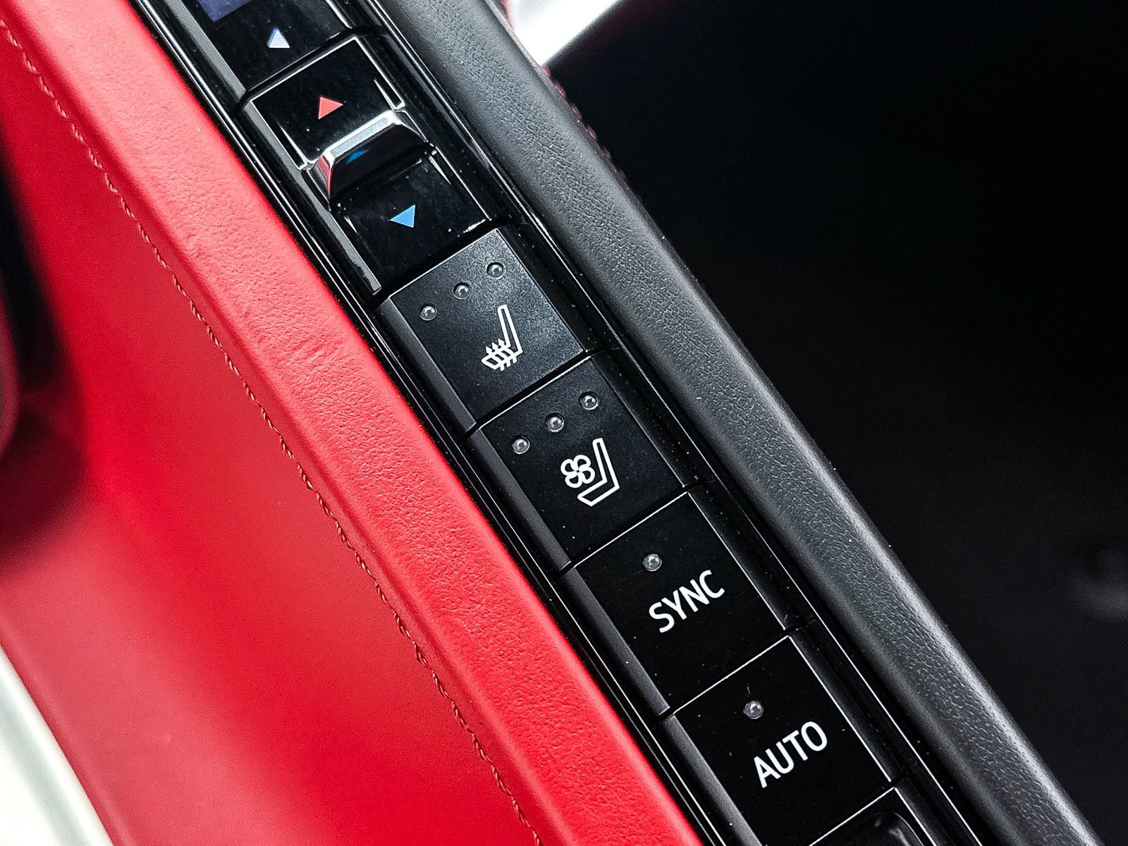 Used 2023 Chevrolet Corvette Stingray Premium Conv w/ Z51 Performance Package RWD image 7